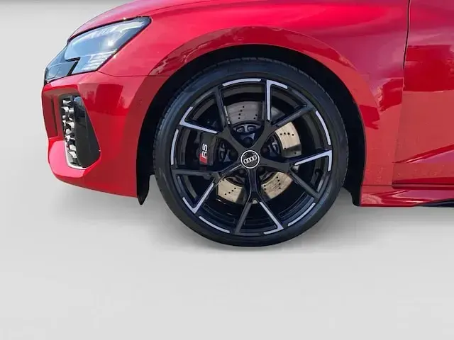 Gebraucht Audi RS3 Sportback Ambiente 400 PS (294 kW) 2023 Tangorot metallic Kleinwagen