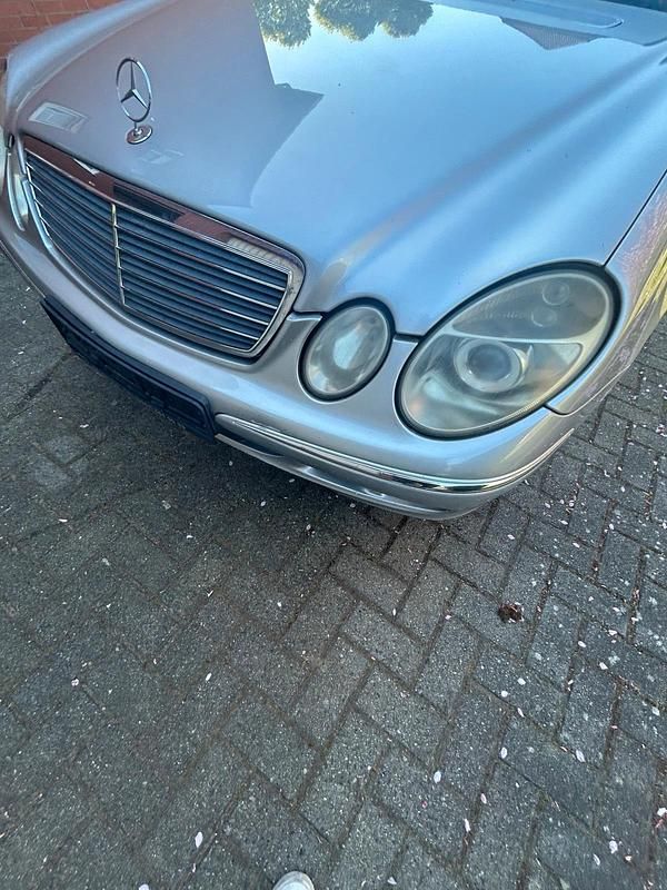 Usata Mercedes E220 150 CV (110 kW) 2004 Argento Berlina