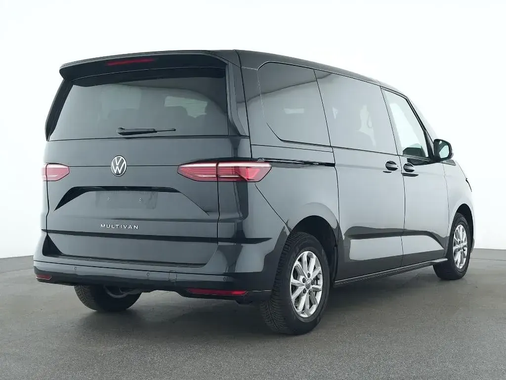Używany VW Multivan Basis 150 KM (110 kW) 2023 Czarny Minivan