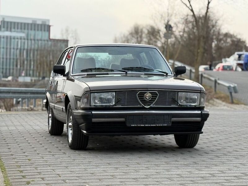 Gebraucht Alfa Romeo Alfa 6 135 PS (99 kW) 1984 Grau Limousine