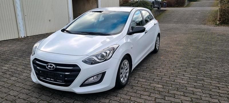 Gebraucht Hyundai i30 90 PS (66 kW) 2015 Weiß Limousine