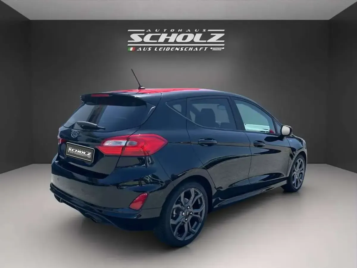Gebraucht Ford Fiesta 101 PS (74 kW) 2017 Schwarz Kleinwagen