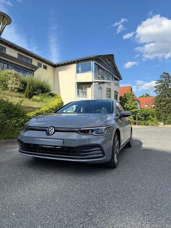 Grau Gebraucht 2020 VW Golf VII Life Kleinwagen | 19.500 € (Fairer Preis) - Bild 1/4