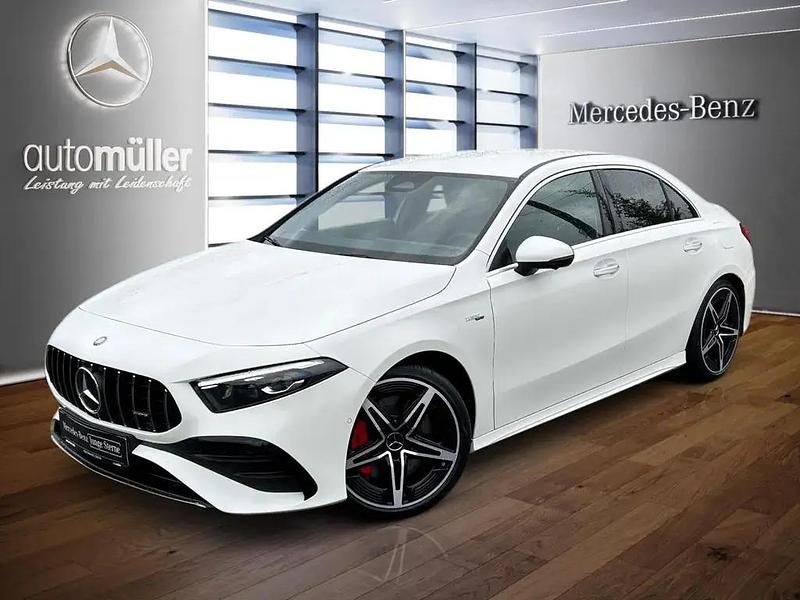 Weiß Gebraucht 2024 Mercedes A35 AMG AMG Limousine | 45.090 € (Fairer Preis) - Bild 1/4