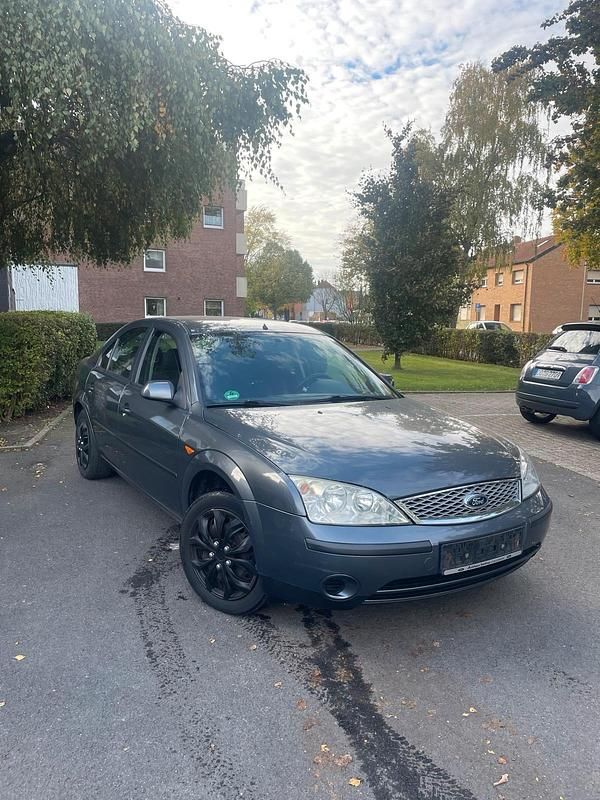 Grau Gebraucht 2002 Ford Mondeo Limousine | 650 € (Superpreis) - Bild 1/4