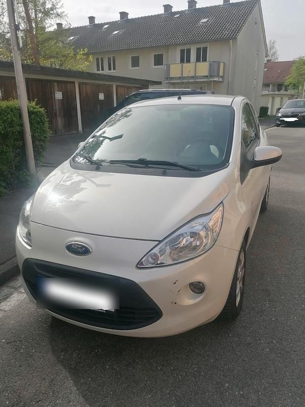 Weiß Gebraucht 2015 Ford Ka Titanium Kleinwagen | 3.500 € (Guter Preis) - Bild 1/4
