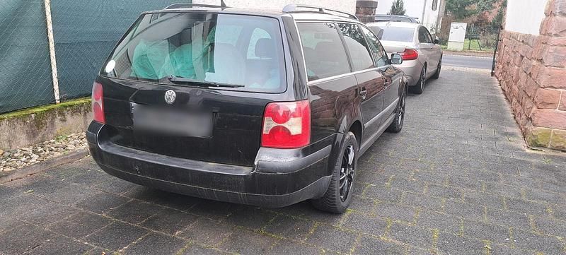 Gebraucht VW Passat 115 PS (84 kW) 2002 Schwarz Kombi