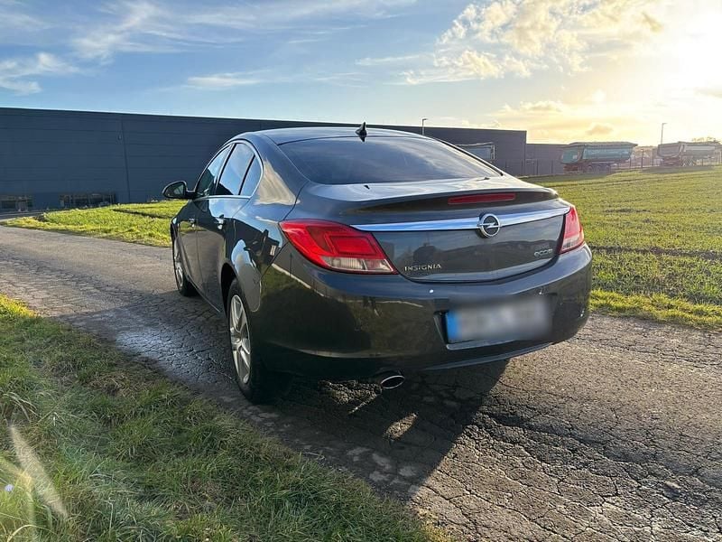 Gebraucht Opel Insignia 131 PS (96 kW) 2010 Grau Limousine