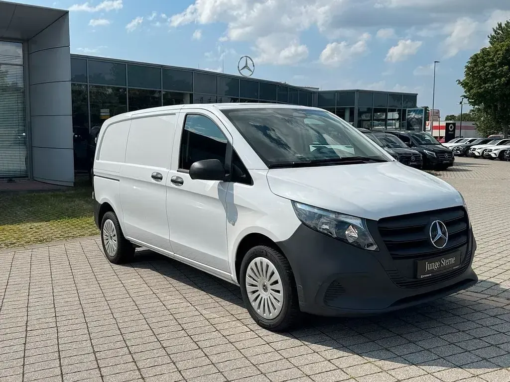 Gebraucht Mercedes Vito 136 PS (100 kW) 2024 Arktikweiß Van