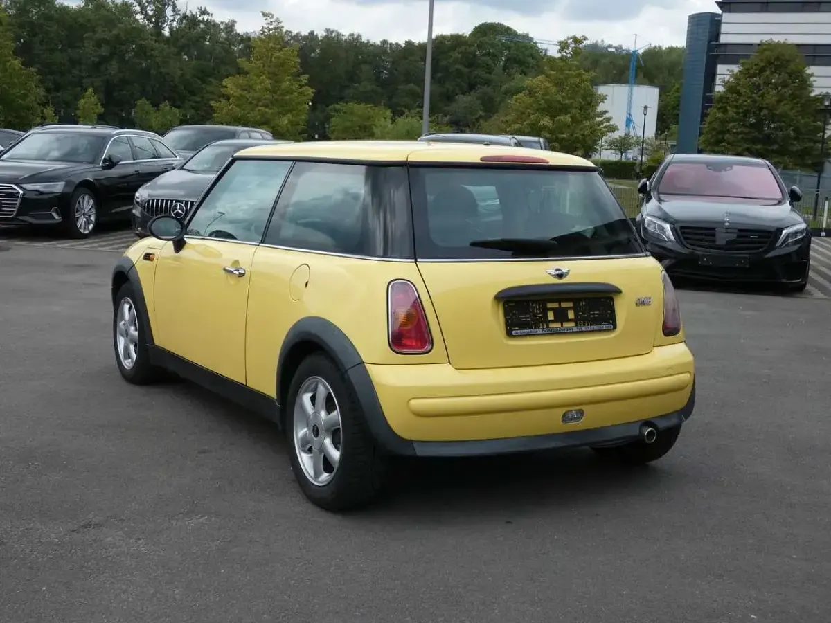 Gebraucht Mini ONE 90 PS (66 kW) 2002 Gelb Kleinwagen