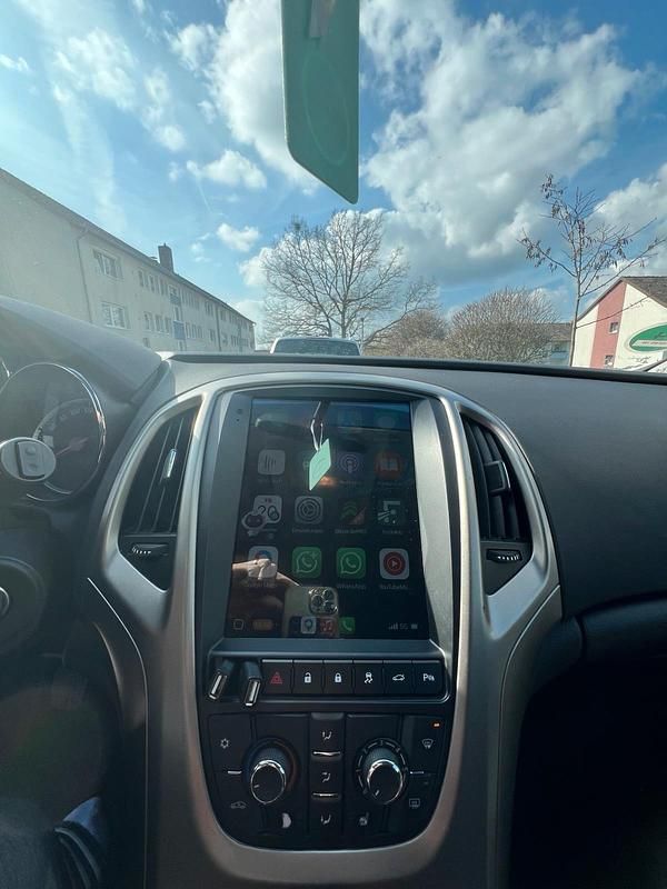 Gebraucht Opel Astra 101 PS (74 kW) 2010 Weiß Kombi