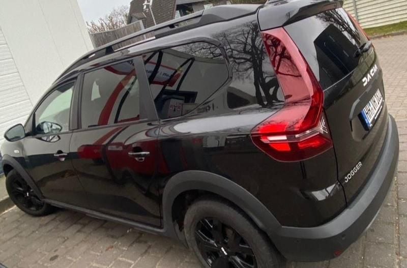 Gebraucht Dacia Jogger Extreme 101 PS (74 kW) 2023 Schwarz Van / Kleinbus