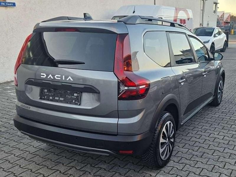 Gebraucht Dacia Jogger Expression 110 PS (80 kW) 2024 Dolomitgrau Van / Kleinbus