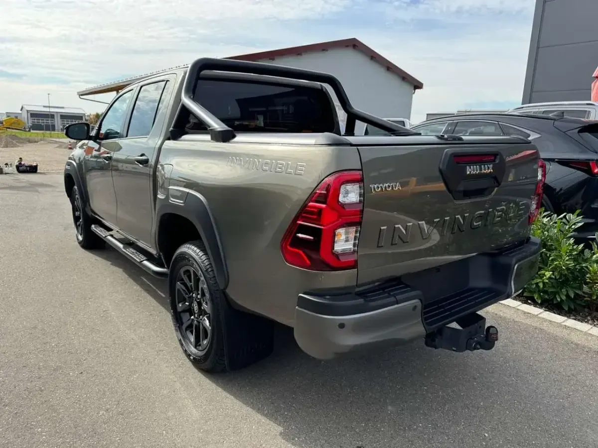 Neu Toyota HiLux 204 PS (150 kW) 2026 Oxide bronze Pickup