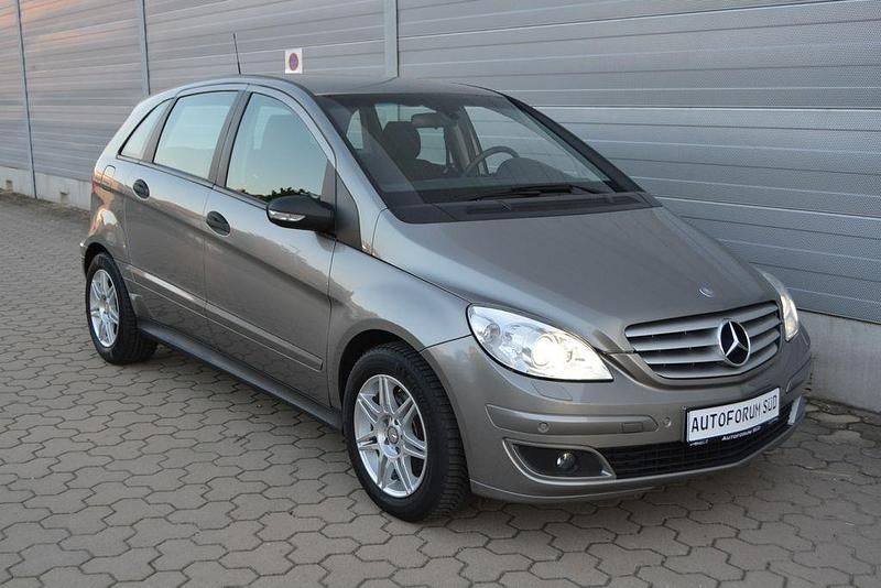 Grau Gebraucht 2005 Mercedes B200 Van / Kleinbus | 4.990 € (Fairer Preis) - Bild 1/4