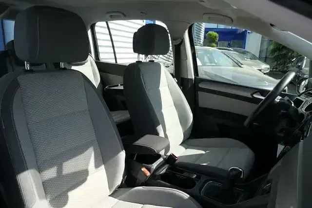 Gebraucht VW Touran Comfortline 150 PS (110 kW) 2022 Schwarz Van / Kleinbus