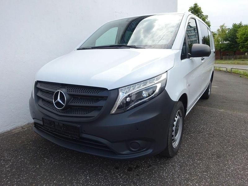 Weiß Gebraucht 2021 Mercedes Vito Van / Kleinbus | 25.400 € (Fairer Preis) - Bild 1/4