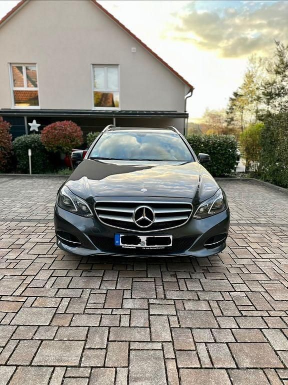 Second-hand Mercedes E200 136 CP (100 kW) 2013 Gri Berlinǎ
