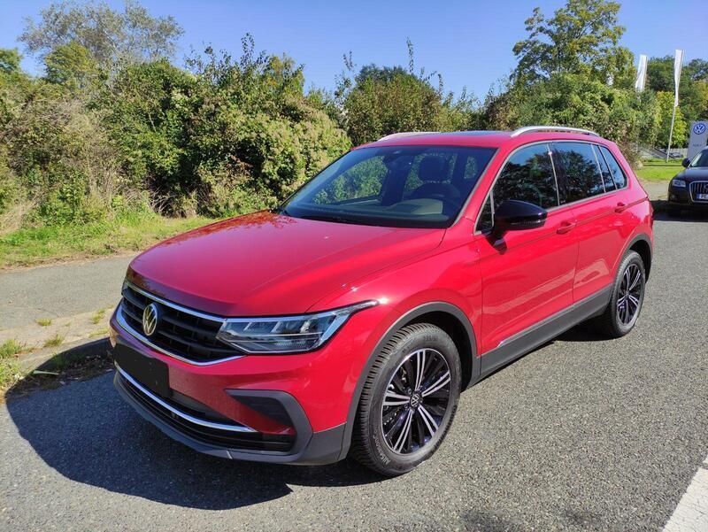 Rot Gebraucht 2023 VW Tiguan Active SUV | 31.900 € (Fairer Preis) - Bild 1/4