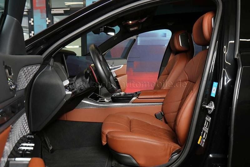 Gebraucht BMW 760 571 PS (419 kW) 2024 Black sapphire (475) Limousine
