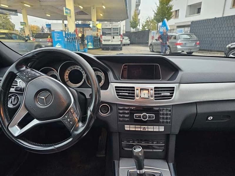 Gebraucht Mercedes E200 Avantgarde 136 PS (100 kW) 2014 Blau Kombi