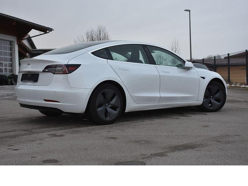 Gebraucht Tesla Model 3 Standard Range Plus 225 kW (306 PS) 2020 Weiß Limousine