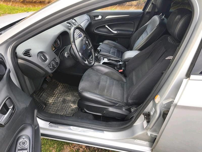 Gebraucht Ford Mondeo 140 PS (102 kW) 2010 Grau Kombi