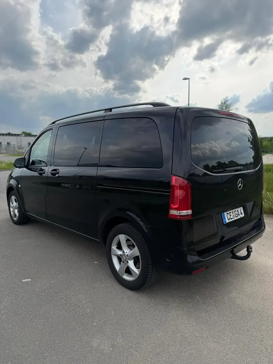 Używany Mercedes E250 190 KM (139 kW) 2016 Czarny Minivan