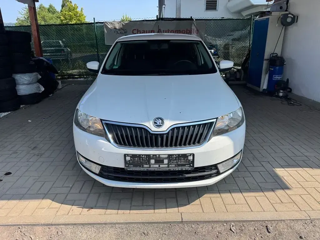 Gebraucht Skoda Rapid Ambition 105 PS (77 kW) 2014 Weiß Kleinwagen