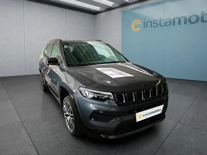 Neu Jeep Compass Summit 131 PS (96 kW) 2025 Grau SUV