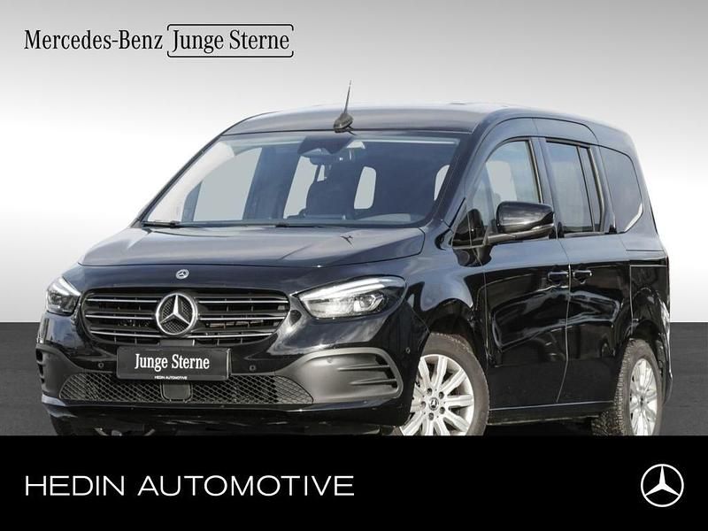Schwarz Gebraucht 2022 Mercedes T180 Progressive Van / Kleinbus | 24.752 € (Fairer Preis) - Bild 1/4