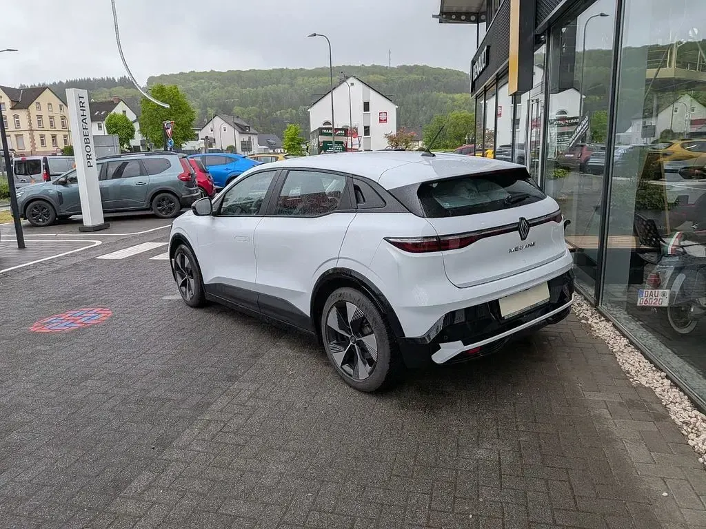 Gebraucht Renault Megane E-Tech Equilibre 96 kW (131 PS) 2022 Weiß Limousine