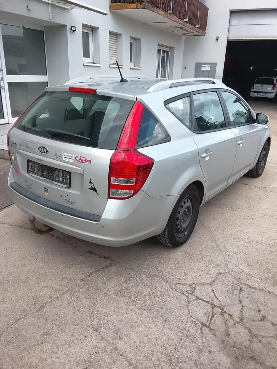 Gebraucht Kia Ceed 130 PS (95 kW) 2012 Grau Kleinwagen