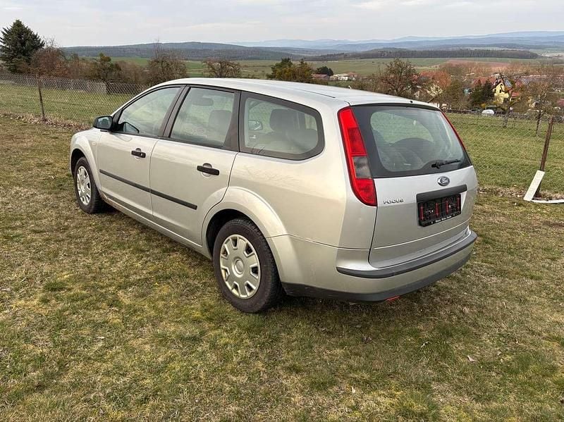 Używany Ford Focus 101 KM (74 kW) 2007 Srebrny Kombi