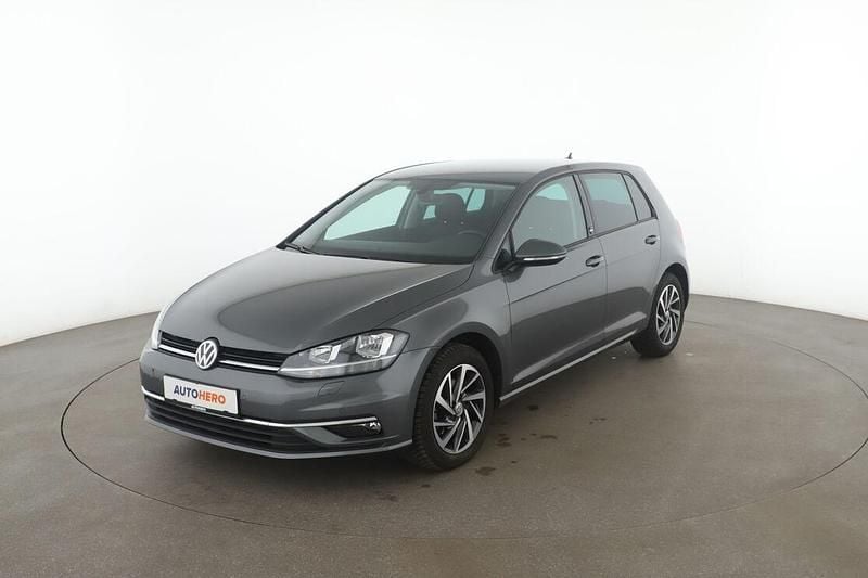 Grau Gebraucht 2017 VW Golf VII Sound Limousine | 14.810 € (Fairer Preis) - Bild 1/3