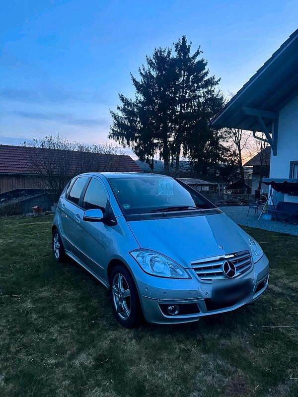 Gebraucht Mercedes A180 109 PS (80 kW) 2010 Silber Kleinwagen