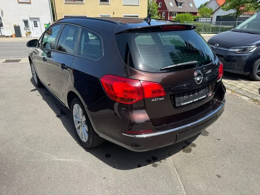 Gebraucht Opel Astra Active 120 PS (88 kW) 2013 Braun Kombi