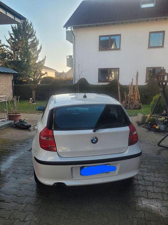 Gebraucht BMW 116 122 PS (89 kW) 2009 Weiß Kleinwagen