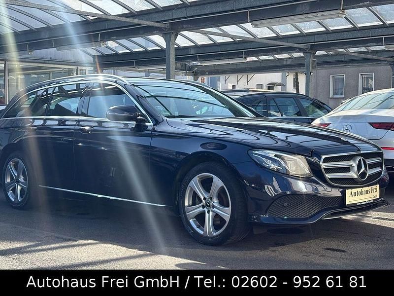 Gebraucht Mercedes E220 Avantgarde 194 PS (142 kW) 2017 Blau Kombi