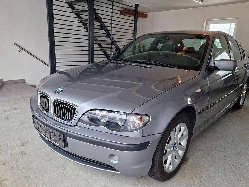 Grau Gebraucht 2003 BMW 318 Limousine | 2.300 € (Guter Preis) - Bild 1/4