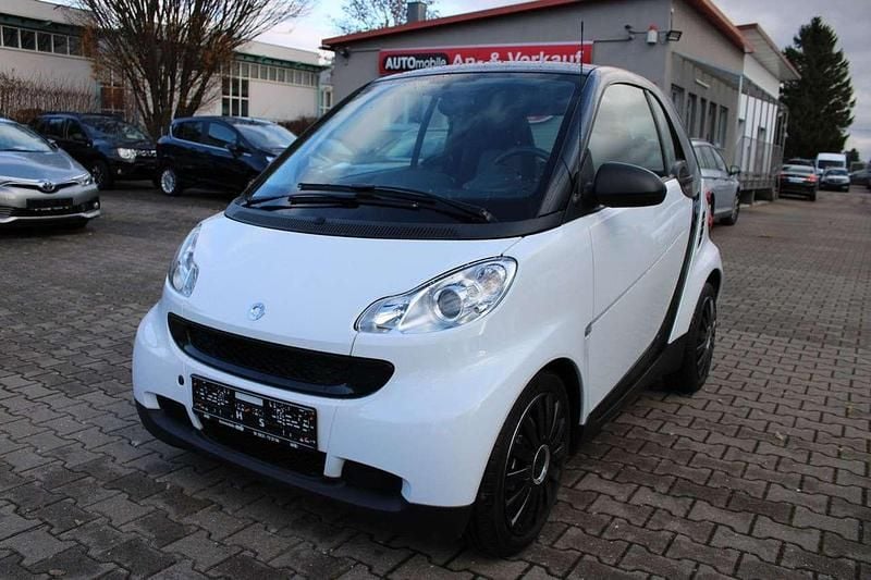 Weiß Gebraucht 2010 Smart ForTwo Coupé Coupé | 5.490 € (Etwas zu teuer) - Bild 1/4