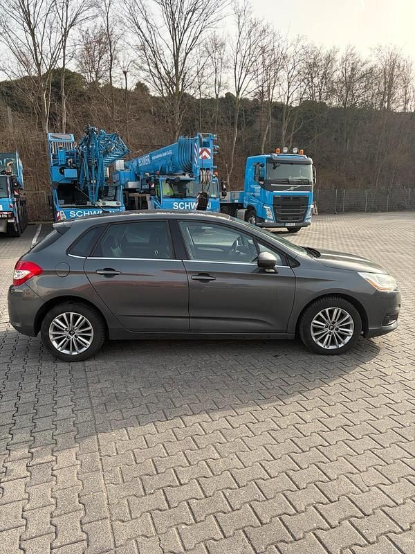Gebraucht Citroën C4 112 PS (82 kW) 2011 Silber Kleinwagen