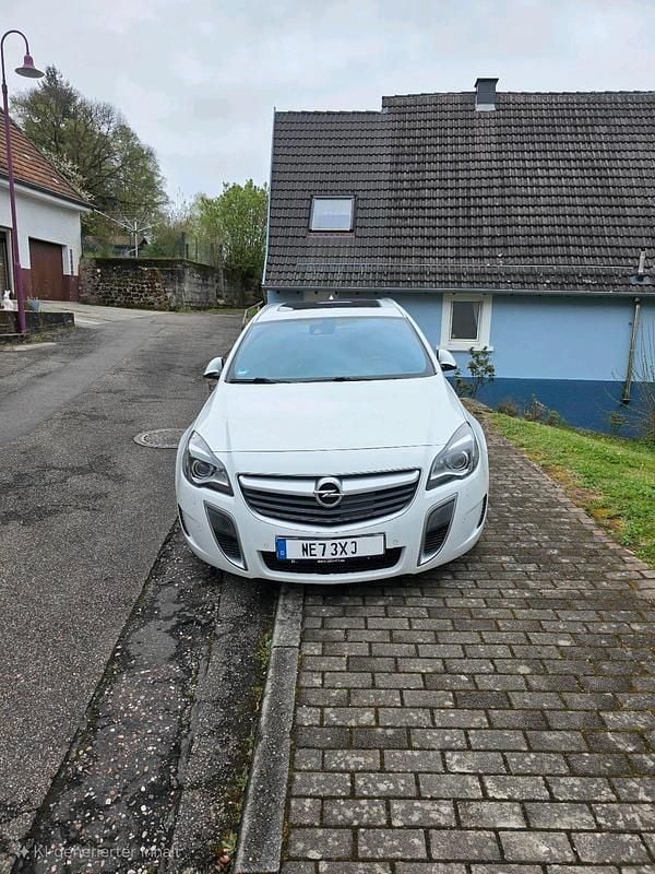 Weiß Gebraucht 2017 Opel Insignia OPC Kombi | 15.999 € (Fairer Preis) - Bild 1/4