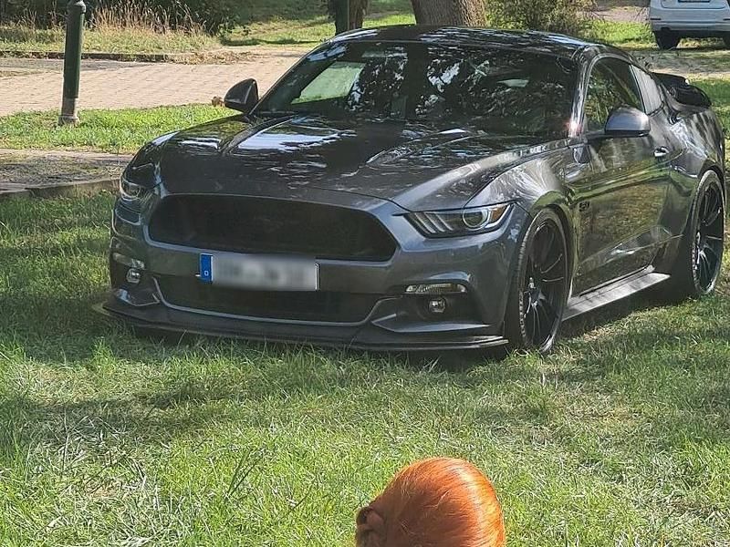 Grau Gebraucht 2017 Ford Mustang GT Coupé | 54.000 € - Bild 1/4