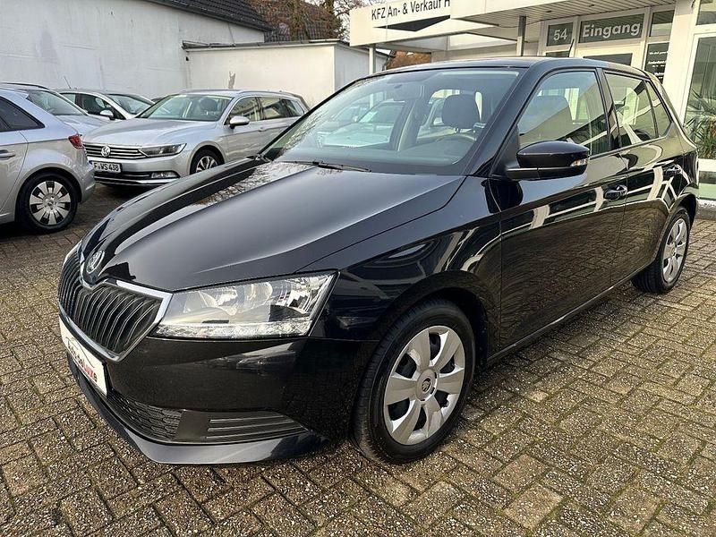 Schwarz Gebraucht 2021 Skoda Fabia Limousine | 9.990 € - Bild 1/4