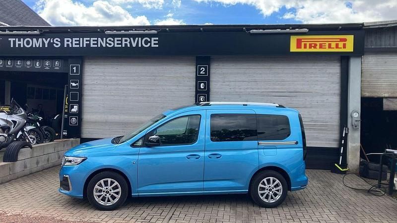 Blau Gebraucht 2022 Ford Tourneo Connect Titanium Van / Kleinbus | 29.990 € (Guter Preis) - Bild 1/4