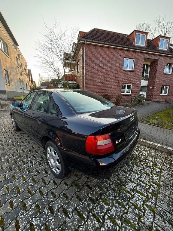 Gebraucht Audi A4 Comfort 101 PS (74 kW) 1999 Blau Limousine