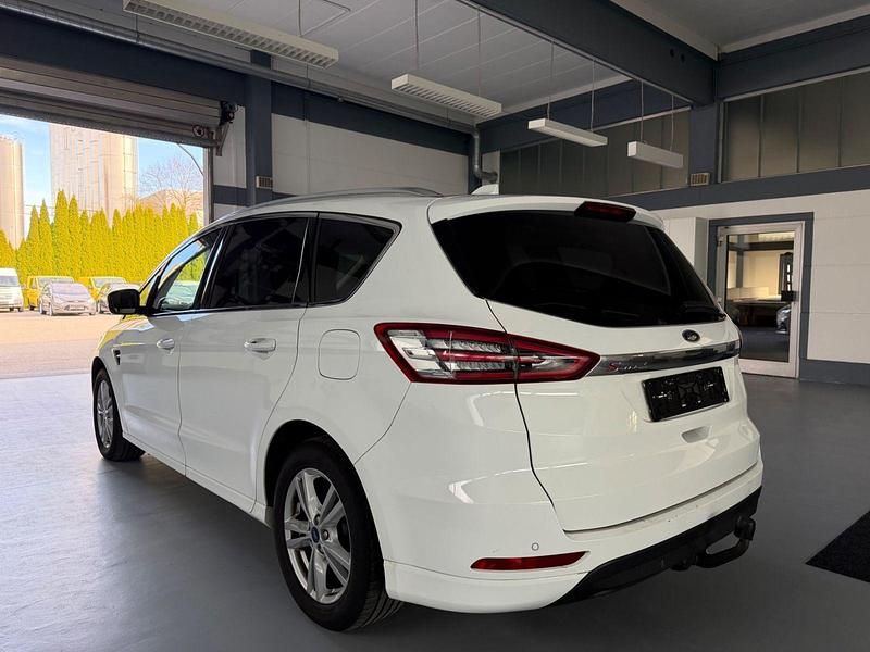 Gebraucht Ford S-MAX Titanium 150 PS (110 kW) 2021 Weiß Van / Kleinbus