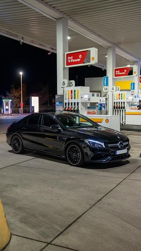 Schwarz Gebraucht 2017 Mercedes CLA45 AMG AMG Limousine | 29.999 € (Fairer Preis) - Bild 1/4