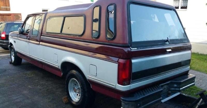Używany Ford V8 Lariat 145 KM (106 kW) 1992 Czerwony Pickup